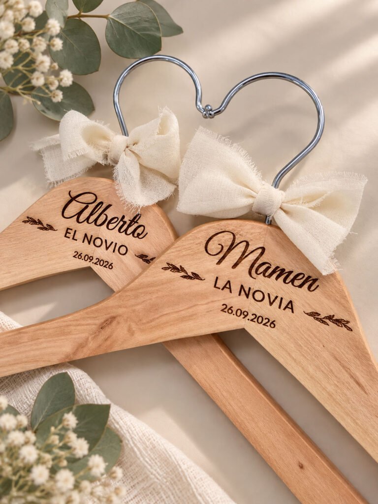 Perchas de boda personalizadas para novios
