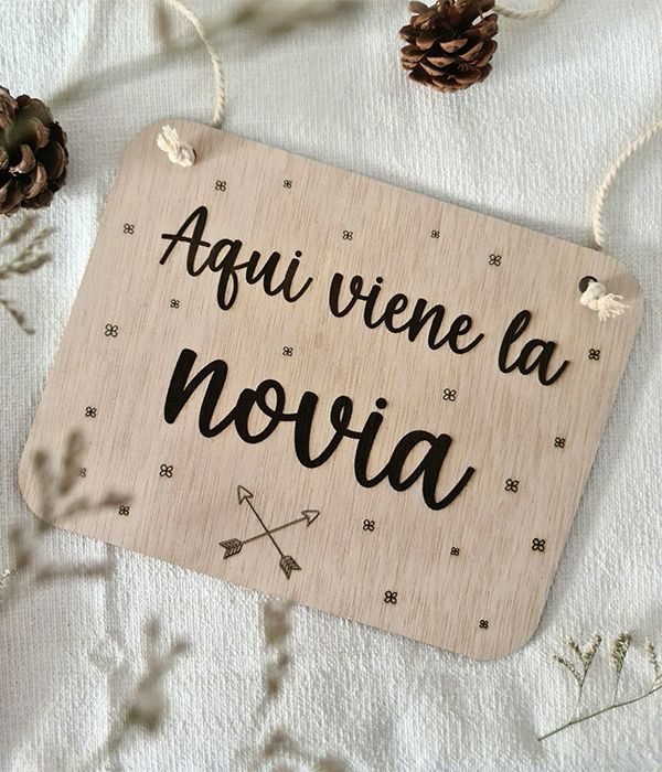 Cartel “Aquí viene la novia”