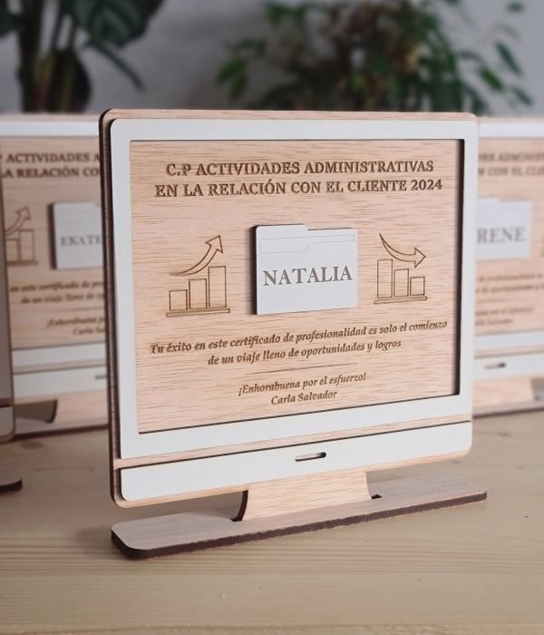 Certificado personalizado en madera en Forma de Ordenador